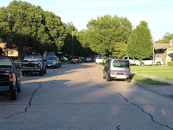 4th image of 4110 Pineridge Dr