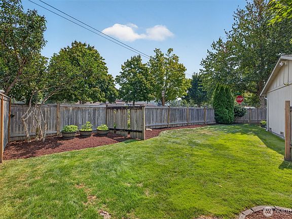 4th image of 408 Amberwood Circle