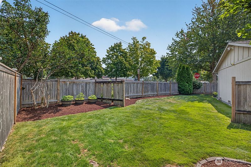 4th image of 408 Amberwood Circle