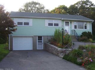 8 Wren St, Pawcatuck, CT 06379