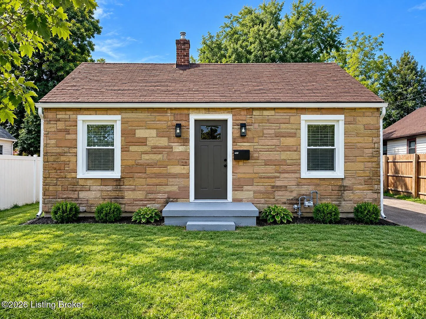2 bed, 1.0 bath, 814 sqft, $1,195 — Photo 1
