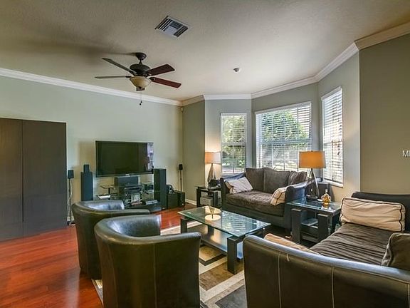 3rd image of 7547 Tamarind Ave