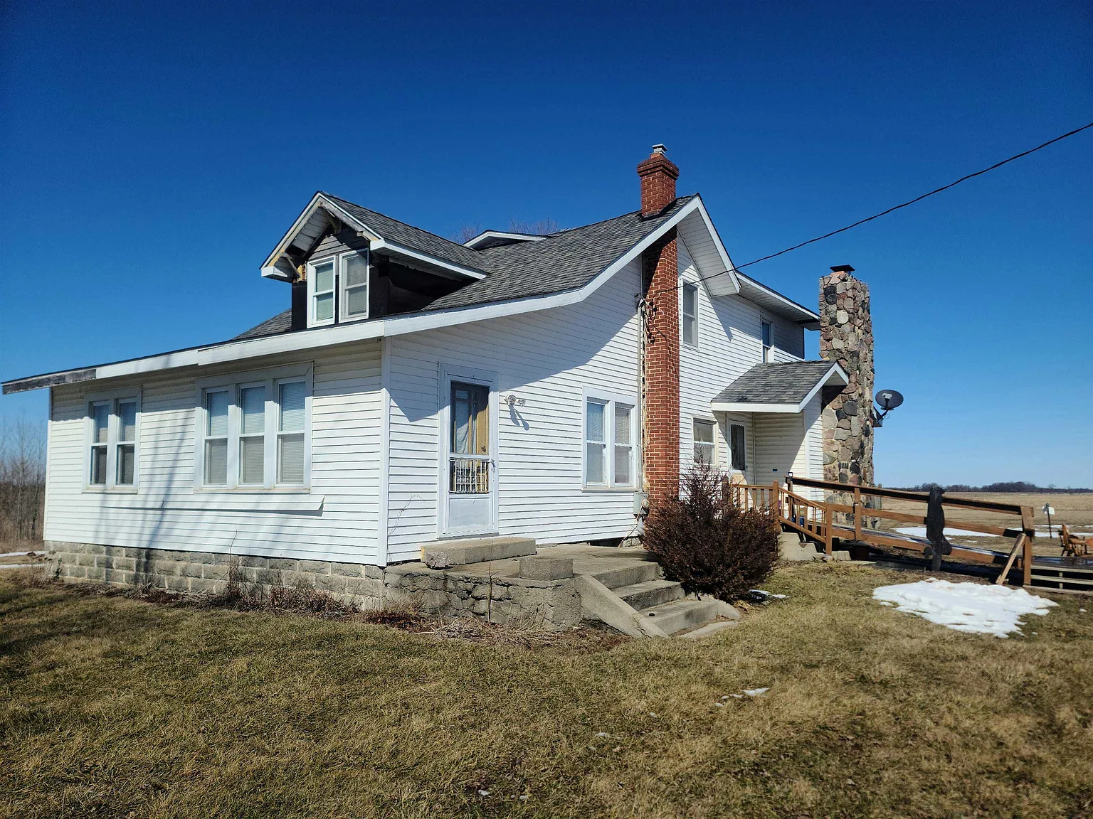 8647 Middleton Rd photo 1