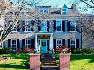 40 Beverly Rd, Grosse Pointe Farms, MI 48236