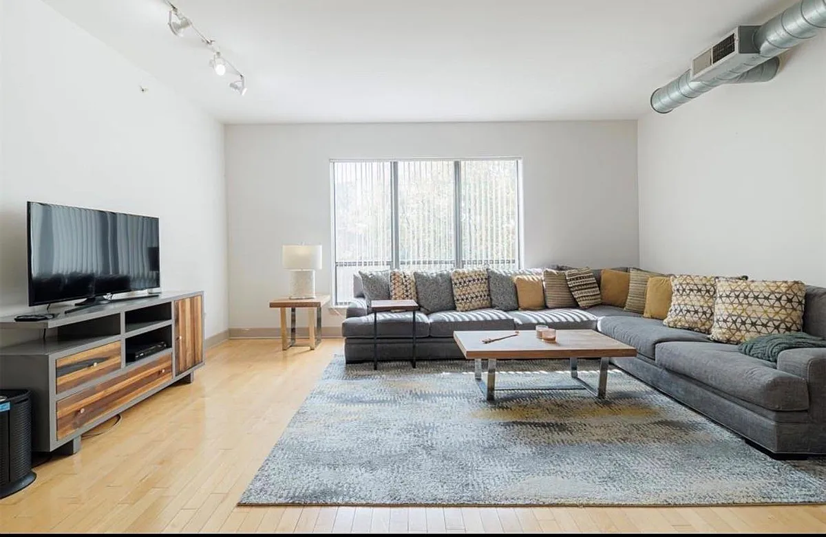 Building Photo - 1901 Post Oak Blvd #3205