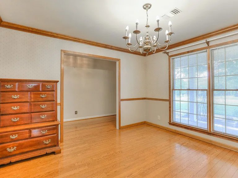 2303 Friendship Dr — Photo 6