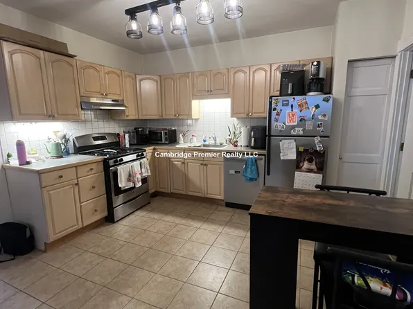 76 Gore St #1, Cambridge, MA 02141