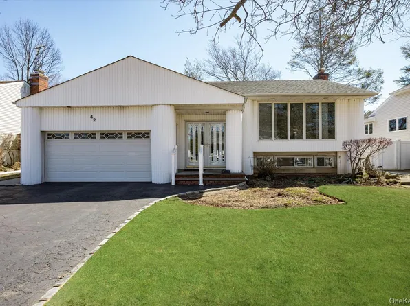 42 Netto Lane, Plainview, NY 11803