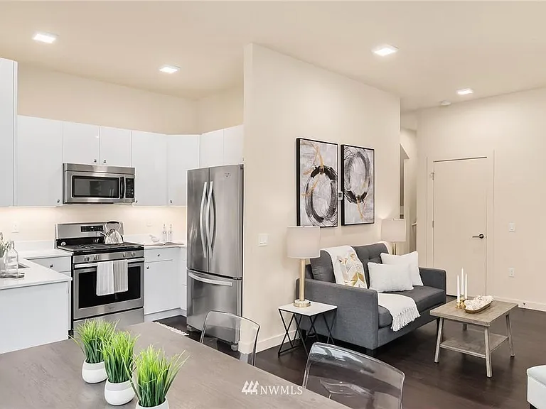 672 W Emerson St — Photo 14