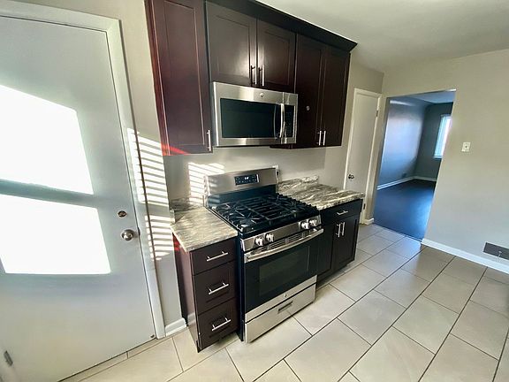 4th image of 115 Newton St #15