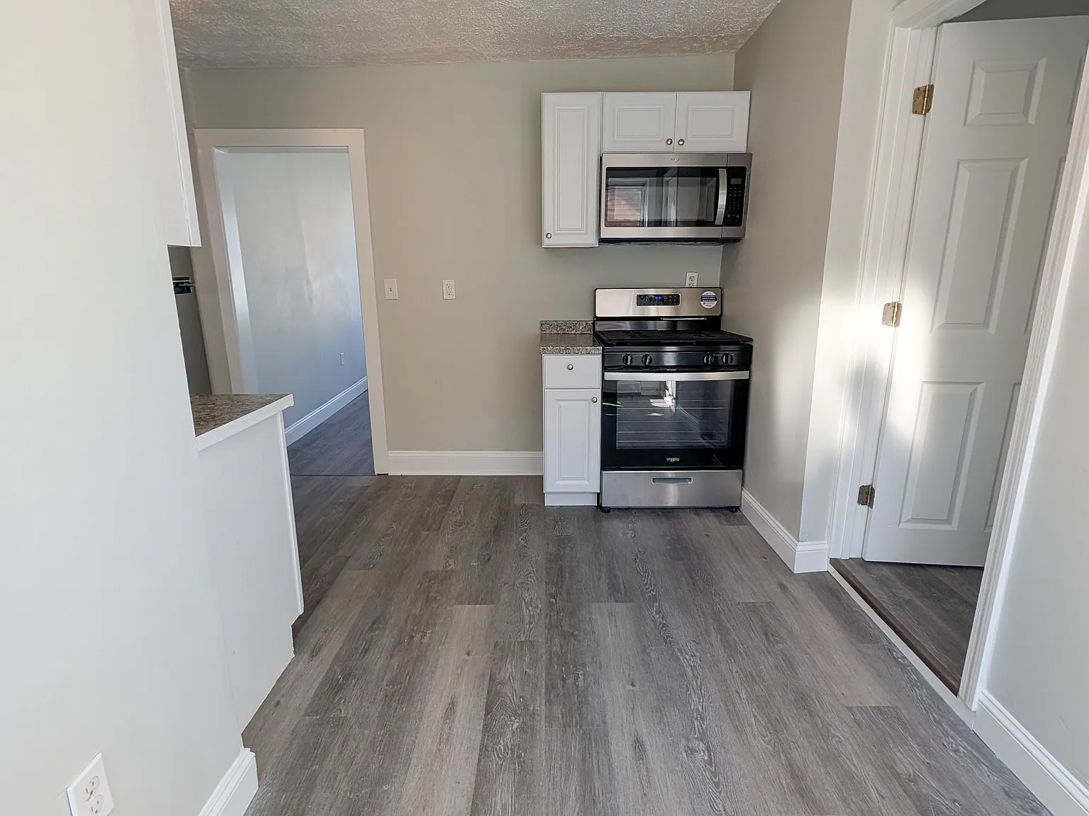 2 bed, 614 sqft, $2,200 — Photo 2