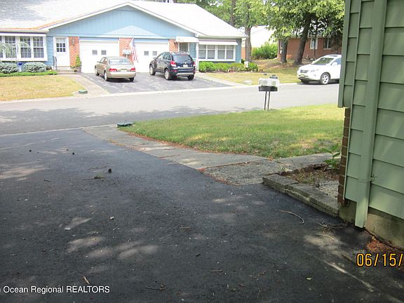 4th image of 17B Lexington Drive