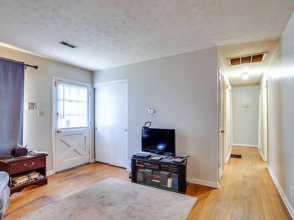 5th image of 1013 Tranquilla Dr
