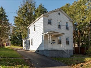 16 Cottage St, New York Mills, NY 13417