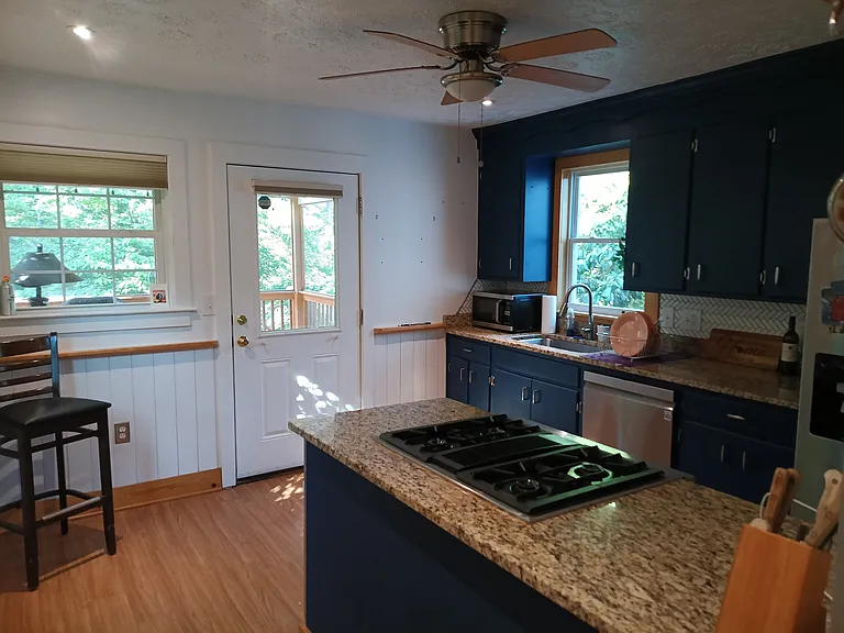 108 Hawthorne Ln — Photo 10