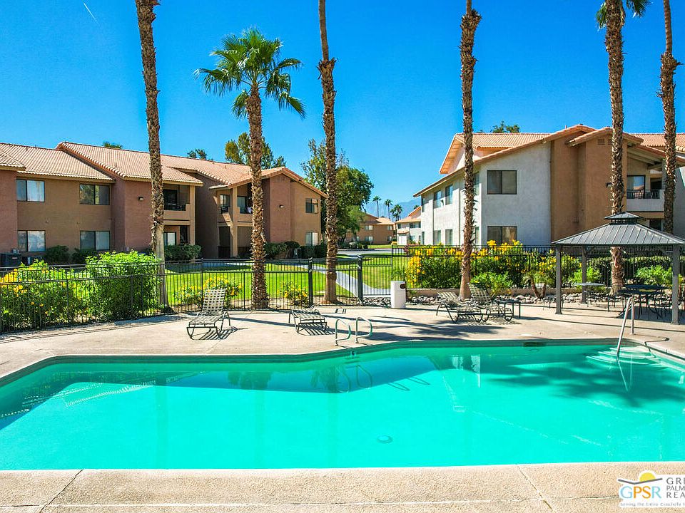 RESORT LIVING