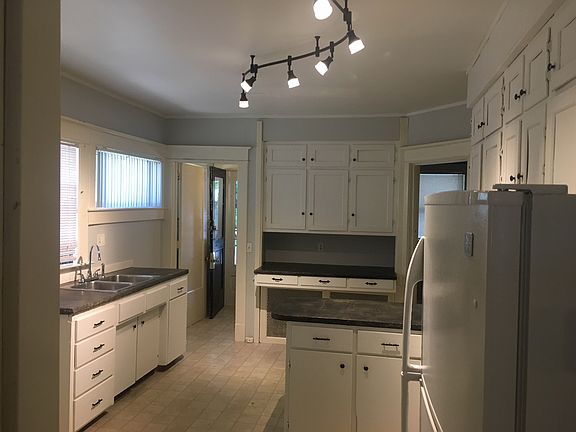 2nd image of 206 Fuller Ave SE