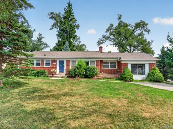 28014 Six Mile Rd, Livonia, MI 48152
