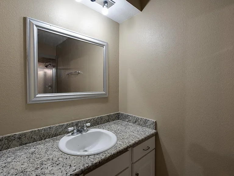 12 Hyde Park Blvd #6 — Photo 13
