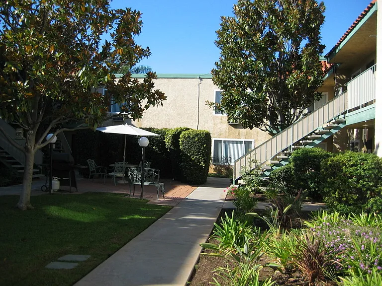 Landmark Gardens — Photo 20