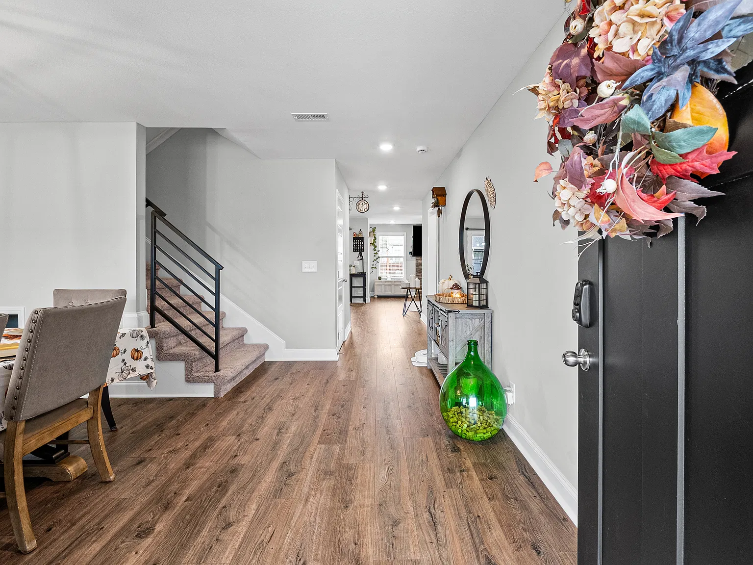 3 bed, 2.5 bath, 1693 sqft, $2,100 — Photo 4