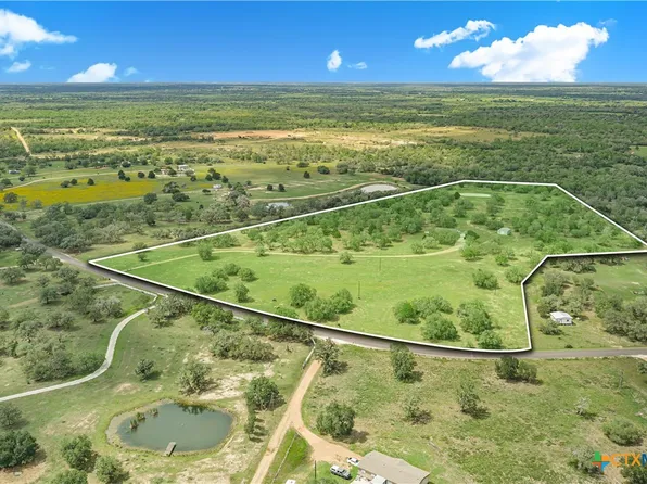 2826 Cattle Guard Rd, Cuero, TX 77954
