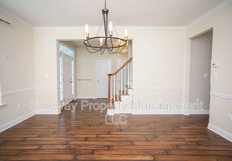 1 Tweentown Close — Photo 4
