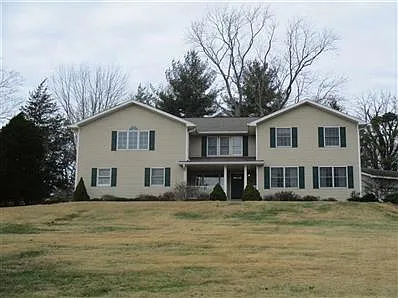 1721 Valley View Dr photo 1