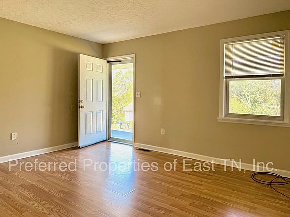 4th image of 2882 Blue Ridge Dr