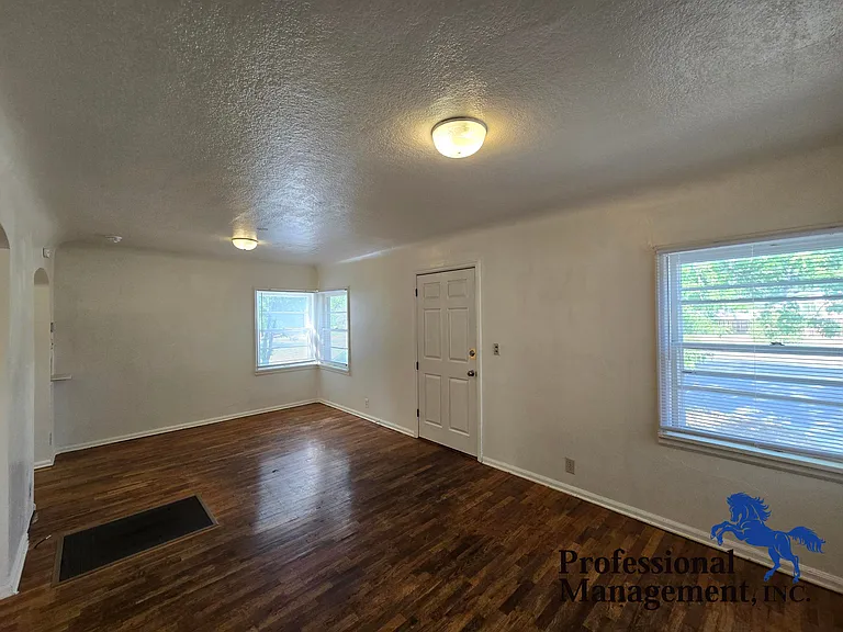 Entryway/Living Room