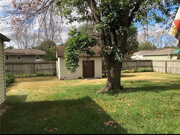 160 Waukee Ave — Photo 12