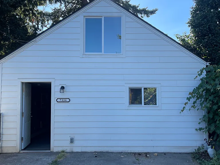 733 NE 118th Ave #A — Photo 1