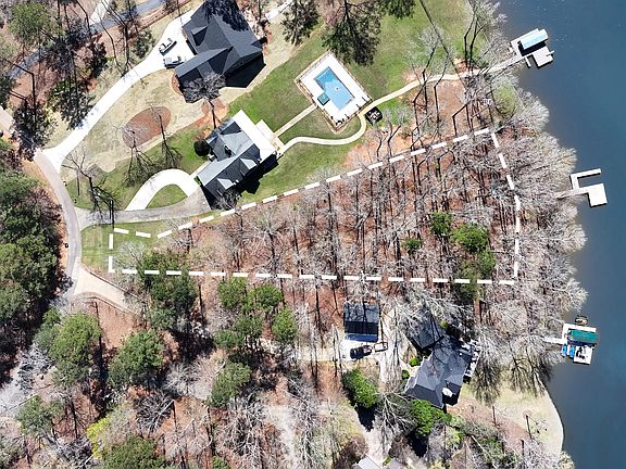 4th image of 1921 Withrow Rd