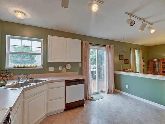 5th image of 2615 Newaygo Dr