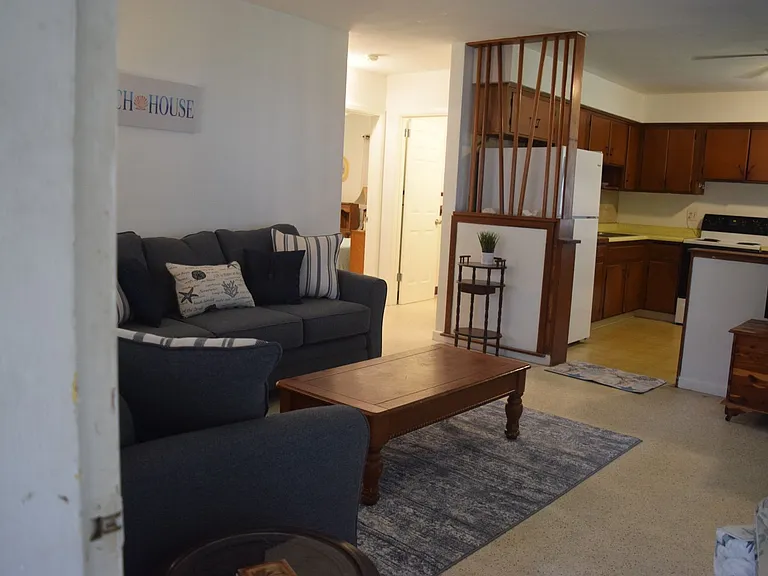 1622 NE Maureen Ct — Photo 11