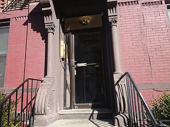421 West 45th Street in Hell&#39;s Kitchen