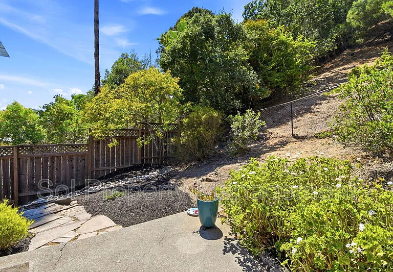 67 Elizabeth Way — Photo 31