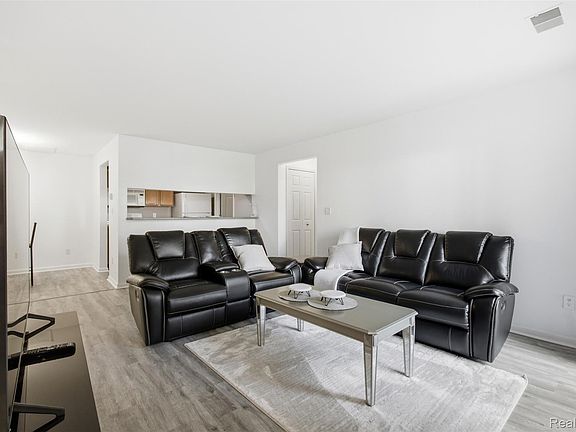 4th image of 20656 Dunham Rd #18
