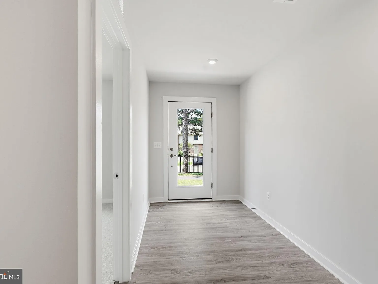 4 bed, 3.5 bath, 1894 sqft, $3,650 — Photo 4
