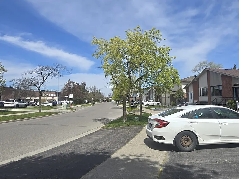 122 Kingswood Dr — Photo 4