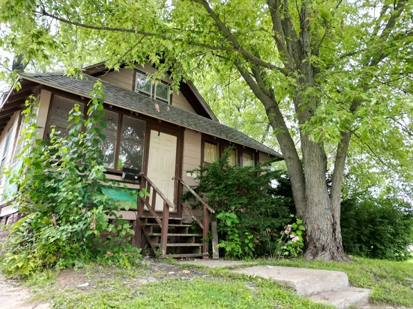 135 S Brown St, Watseka, IL 60970