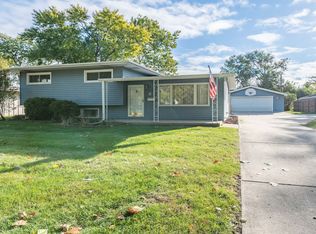 31 Woodridge Rd, Montgomery, IL 60538