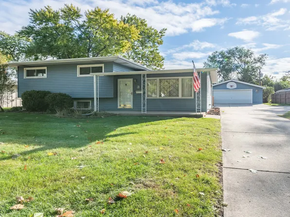 31 Woodridge Rd, Montgomery, IL 60538