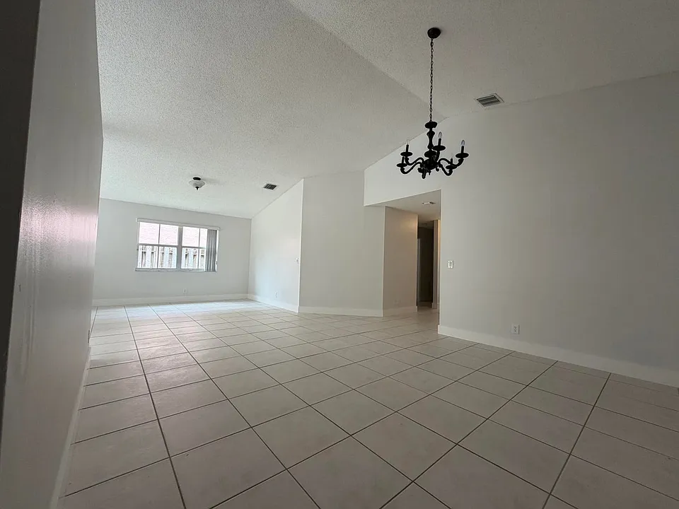 3386 Treasure Ln
