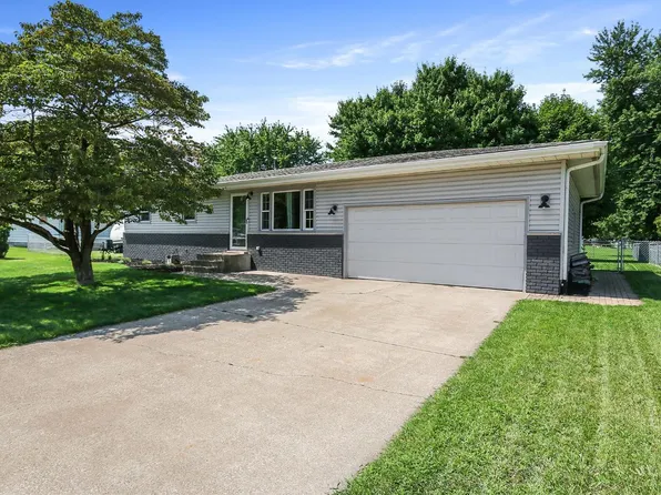 2082 Clover St, Portage, IN 46368