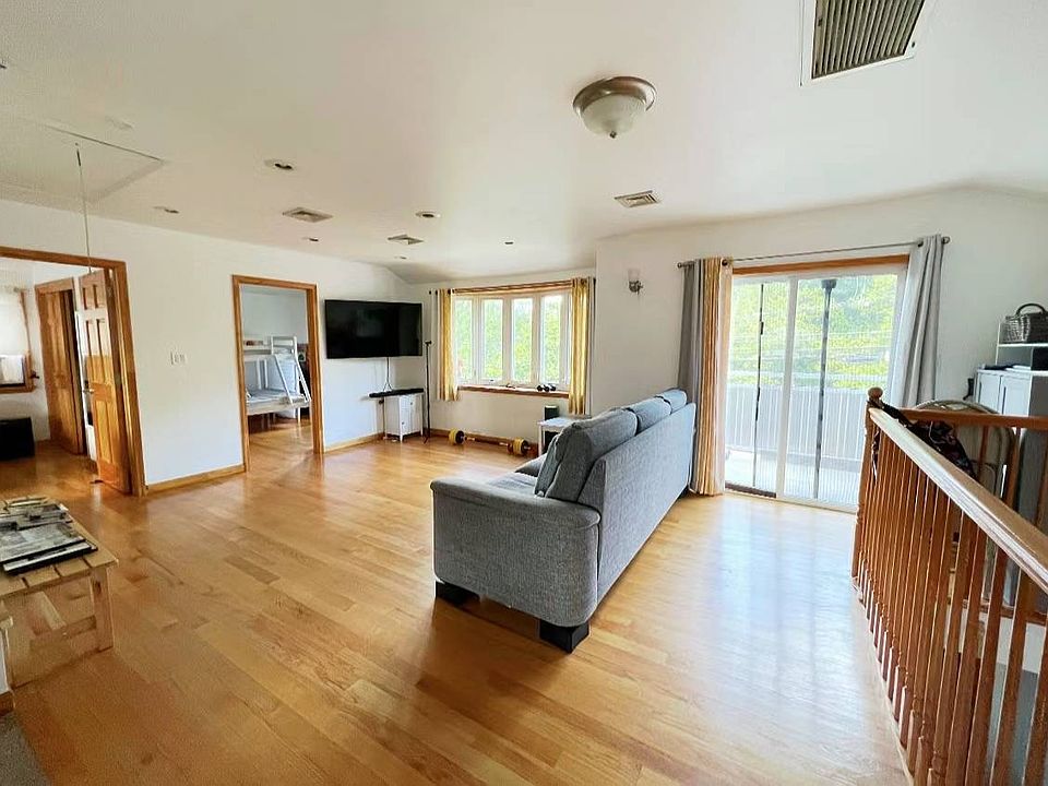 2nd image of 15814 Booth Memorial Ave #2F