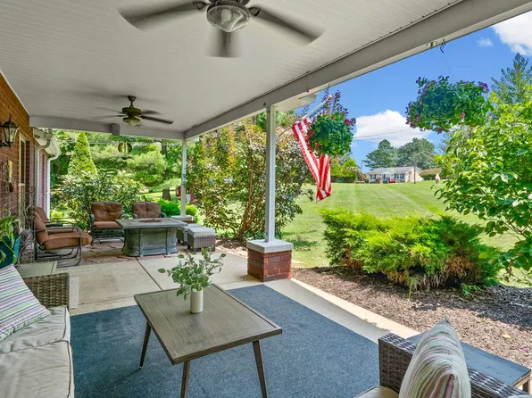 825 Pollard Rd, Clarksville, TN 37042