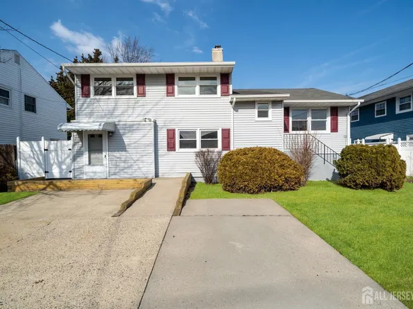 12 Dunster St, Carteret, NJ 07008
