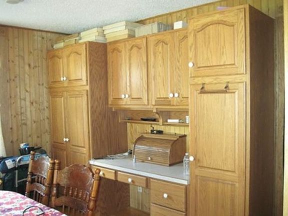 3rd image of 142 Charlton St