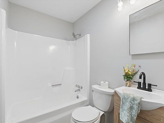 4th image of 146 Watts Mill Rd